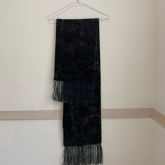 VELVET FASHION SCARF - Picture 2 of 3